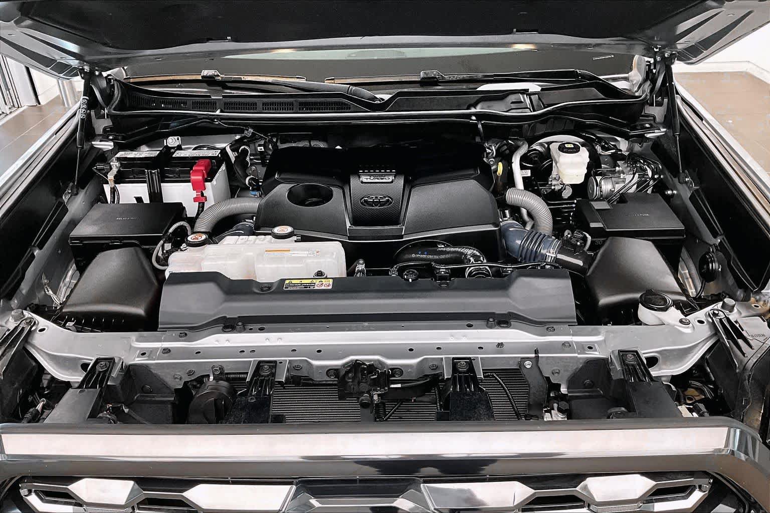 Used 2024 Toyota Tundra Platinum AWD/4WD image 30