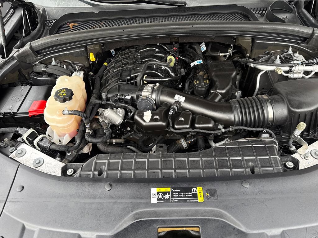 Used 2023 Jeep Grand Cherokee L Laredo image 13