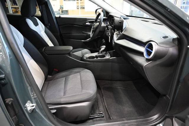 Used 2025 Chevrolet Trax LS w/ LS Convenience Package FWD image 10