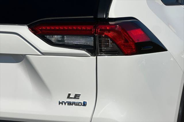 Certified 2020 Toyota RAV4 LE w/ All Weather Liner Package AWD/4WD image 31