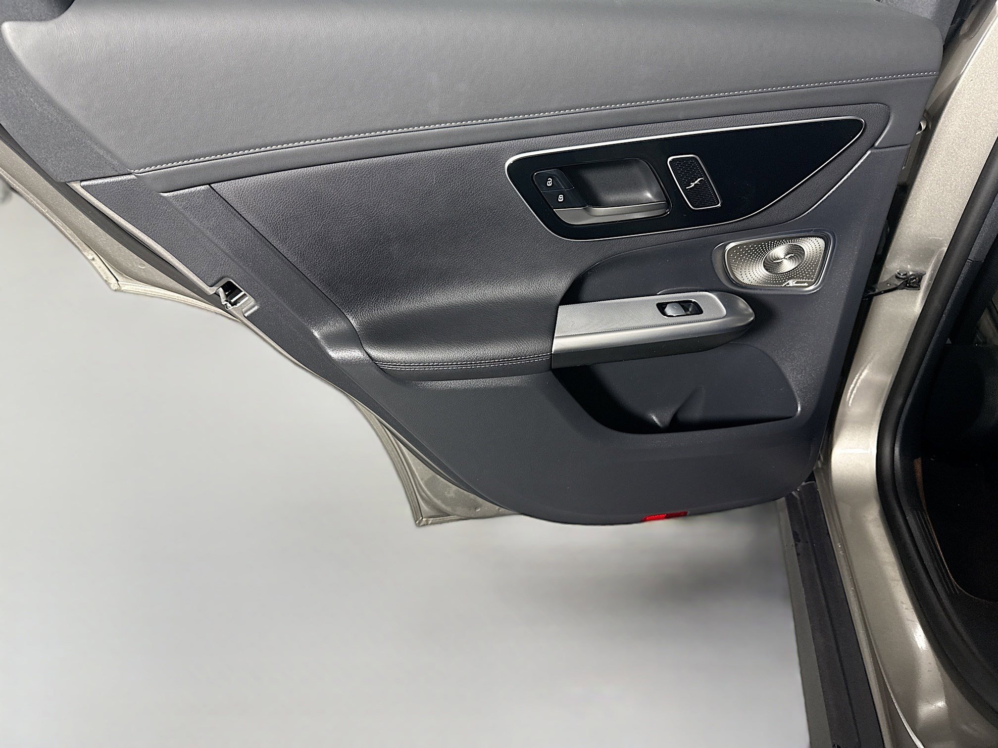 Used 2024 Mercedes-Benz GLC 300 4MATIC image 26