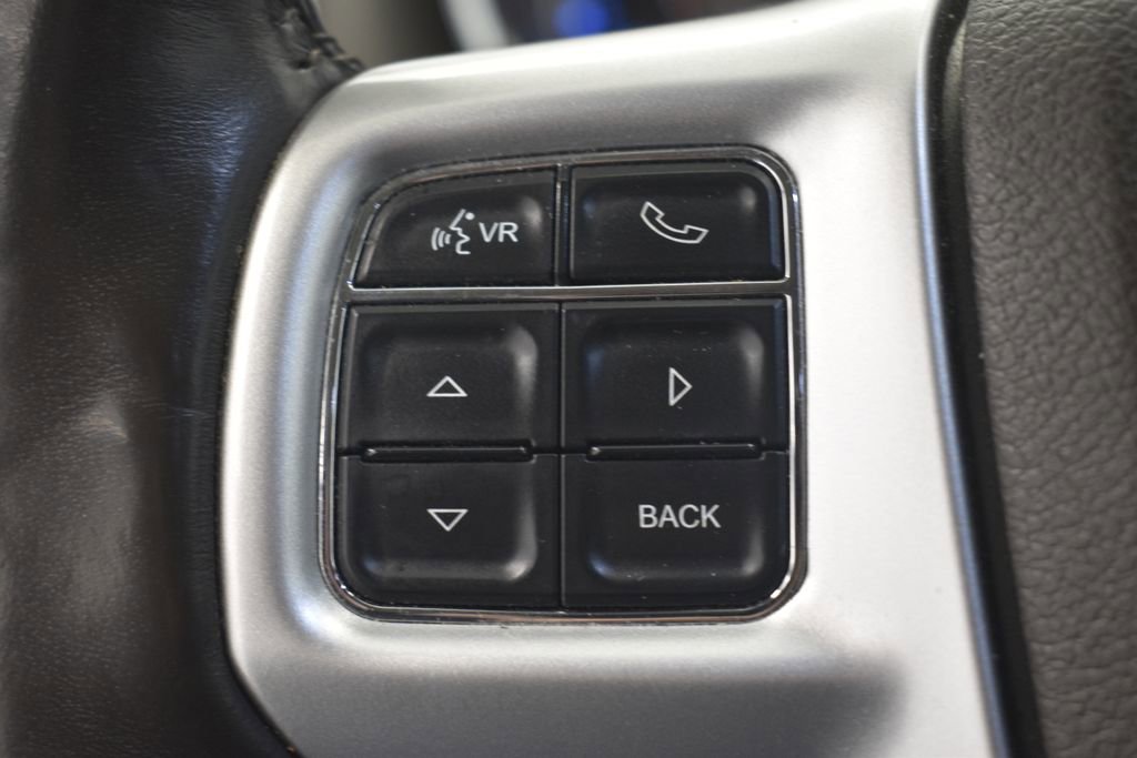 Used 2015 Chrysler Town & Country Touring w/ Driver Convenience Group image 42