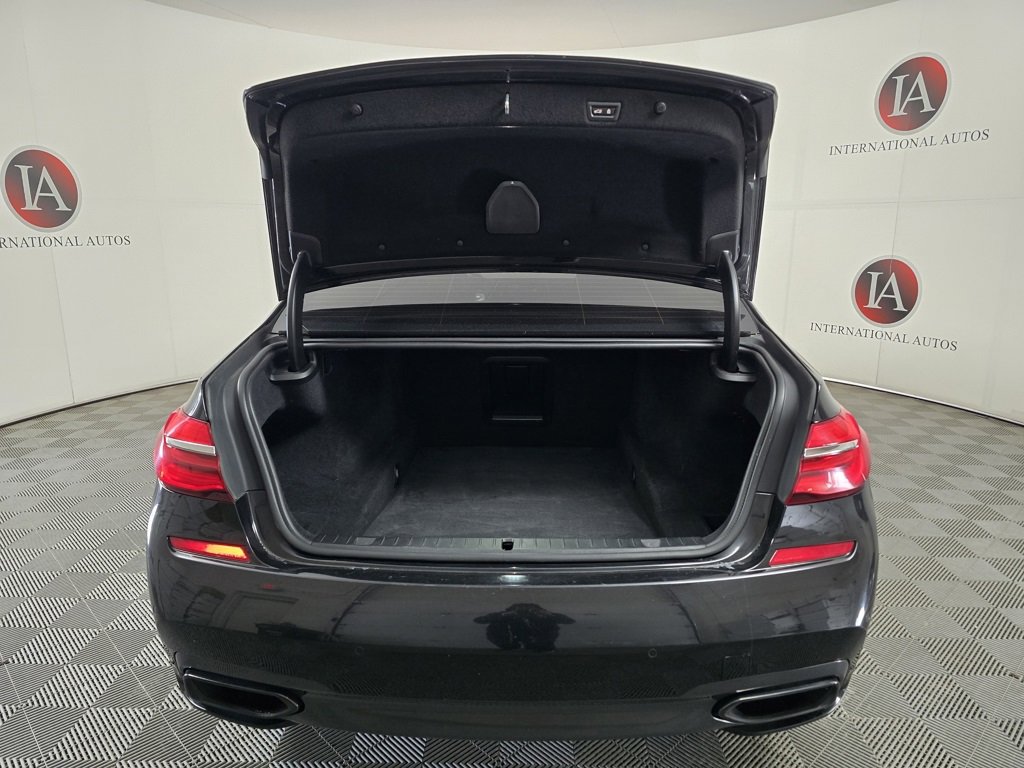 Used 2016 BMW 750i xDrive image 9