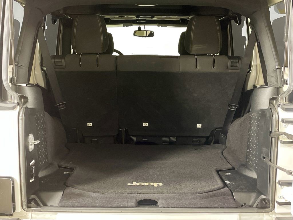 Used 2016 Jeep Wrangler Unlimited Sahara image 23