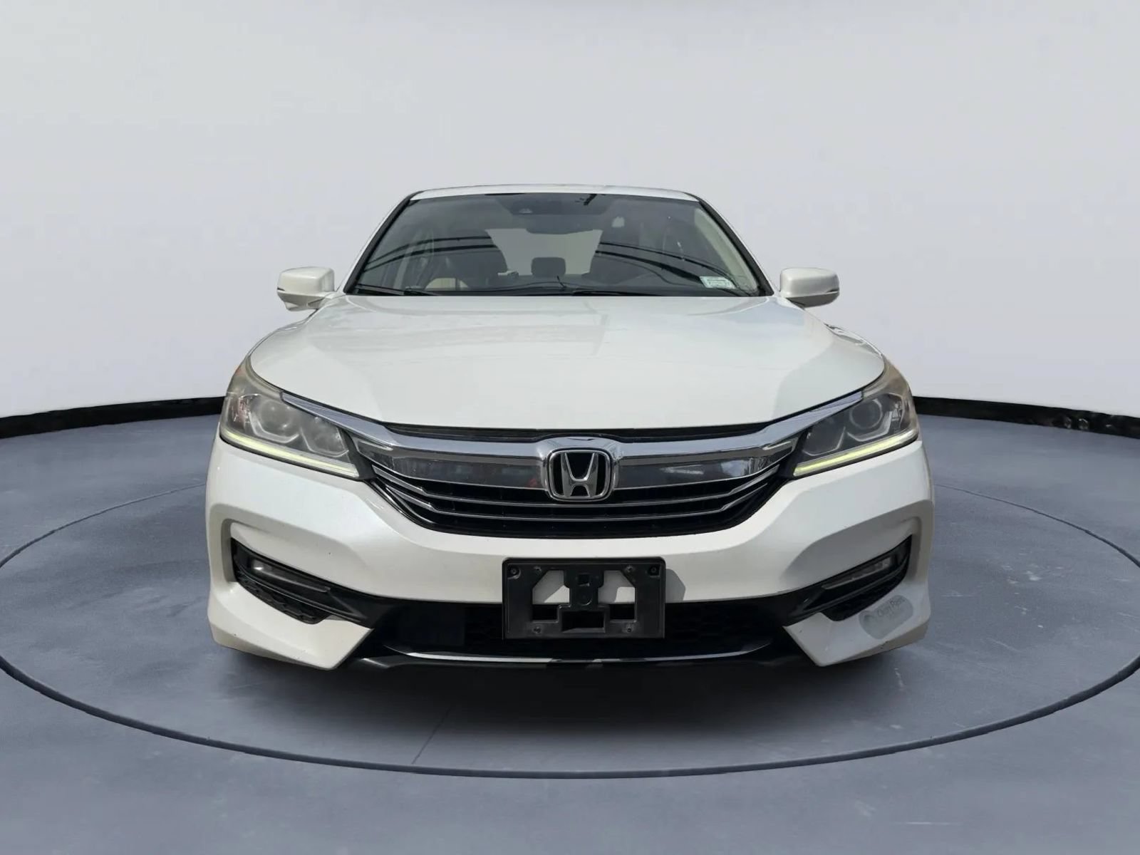 Used 2017 Honda Accord EX-L image 2