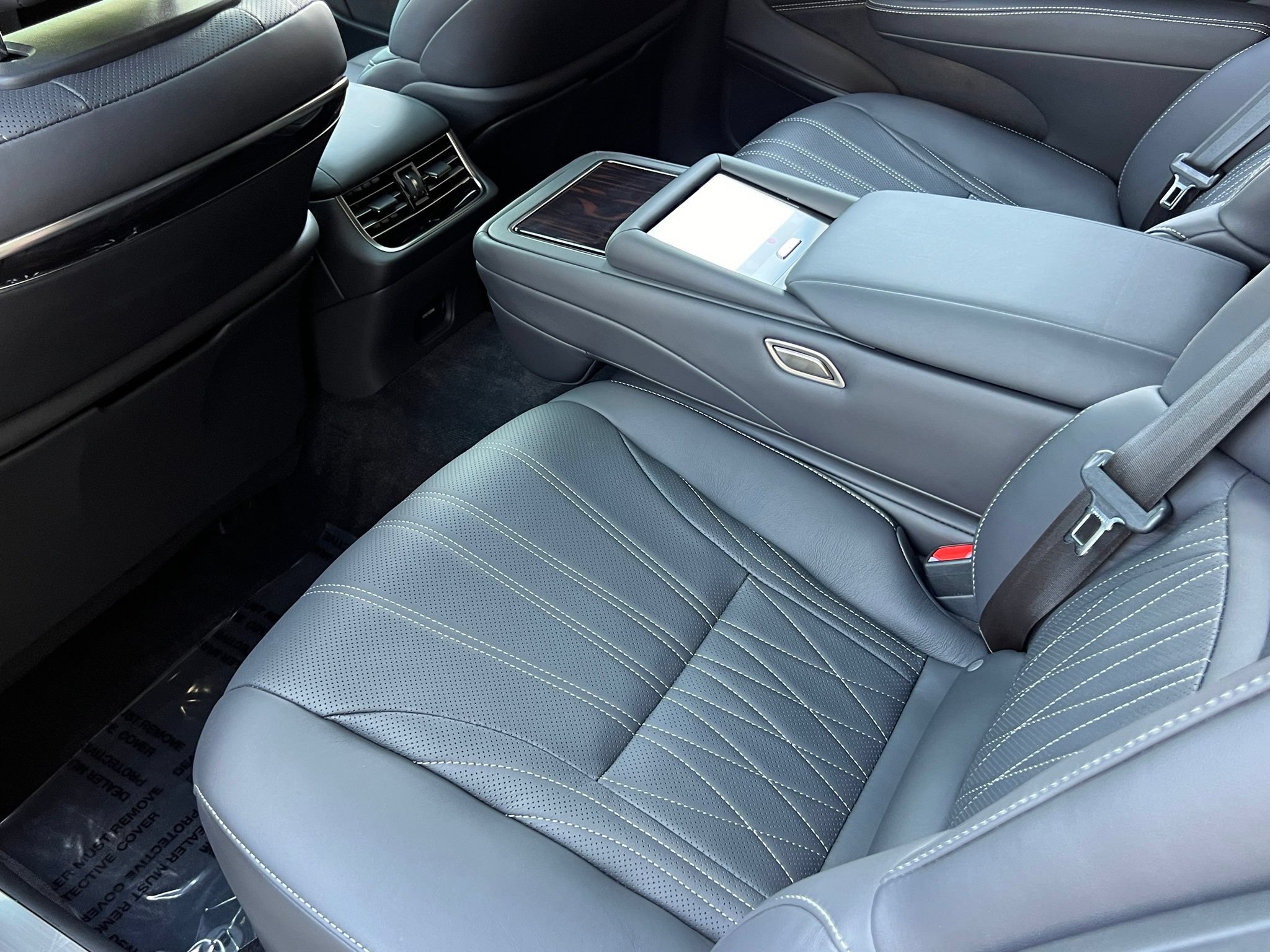 Used 2024 Lexus LS 500 AWD w/ Luxury Package image 22