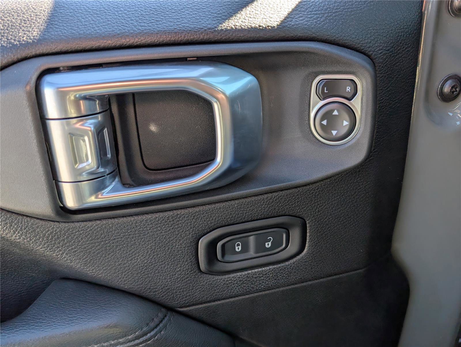 Used 2020 Jeep Wrangler Unlimited Sahara image 19