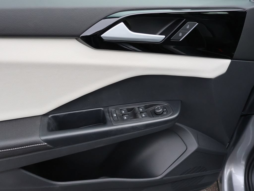 New 2026 Volkswagen Taos S FWD image 39
