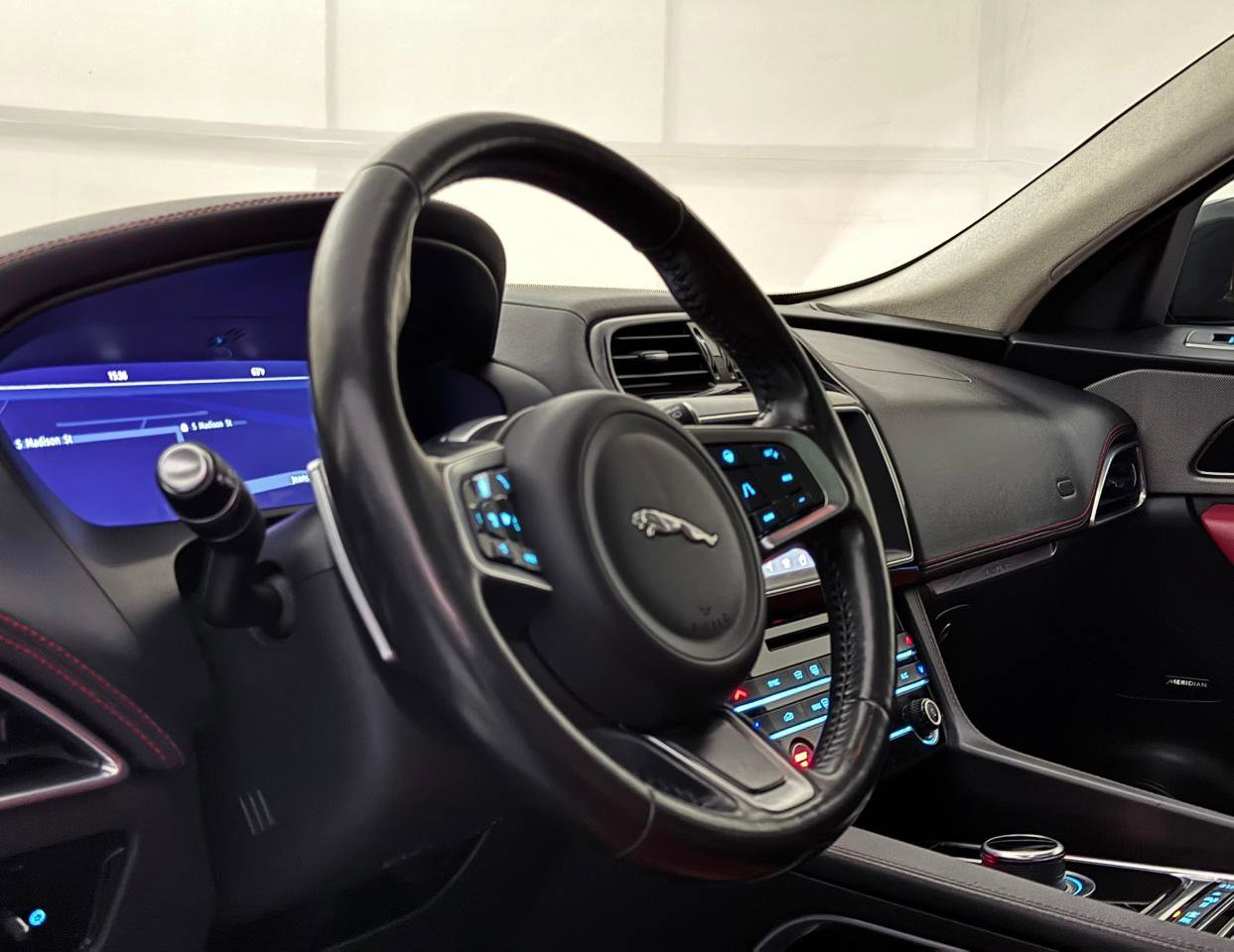 Used 2020 Jaguar F-PACE Checkered Flag image 19