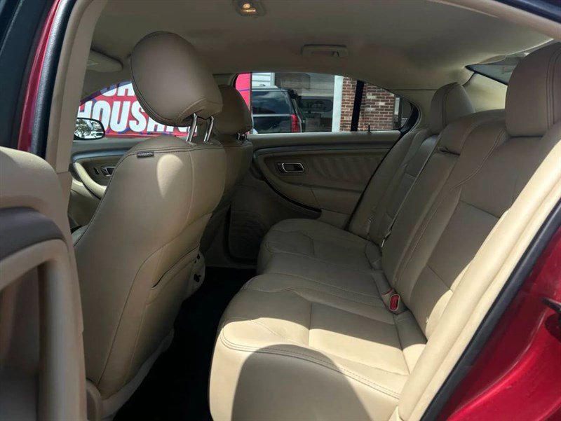 Used 2015 Ford Taurus SEL image 17