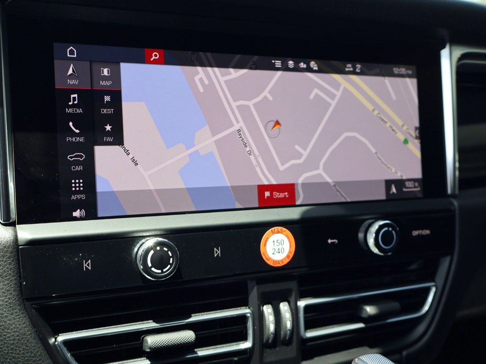 Certified 2025 Porsche Macan AWD/4WD image 17