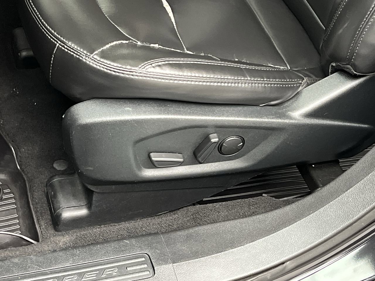 Used 2019 Ford Explorer XLT w/ Equipment Group 202A AWD/4WD image 12