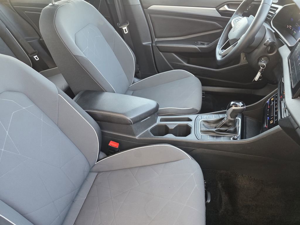 Used 2025 Volkswagen Jetta Sport image 10