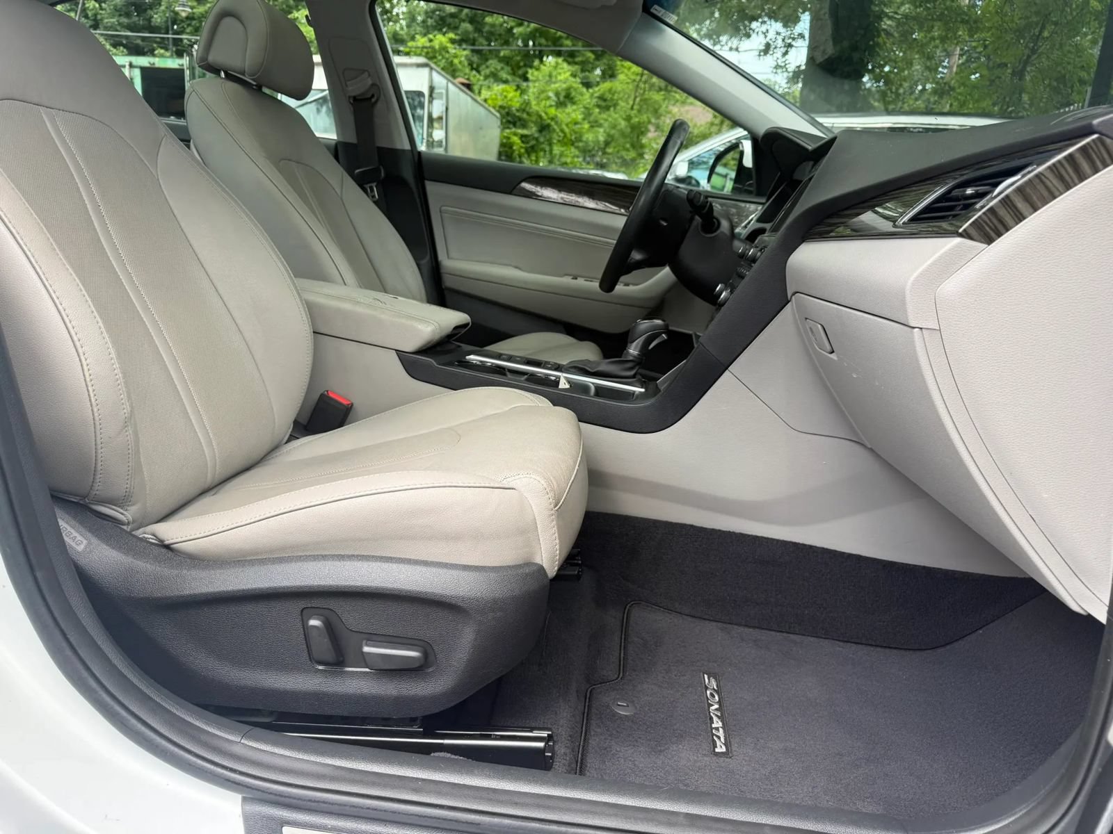 Used 2016 Hyundai Sonata Limited w/ Option Group 05 FWD image 10