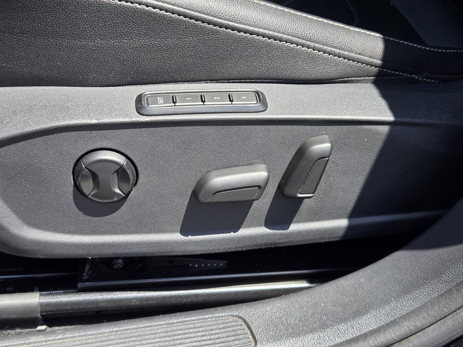 Used 2019 Volkswagen Jetta SEL Premium FWD image 25
