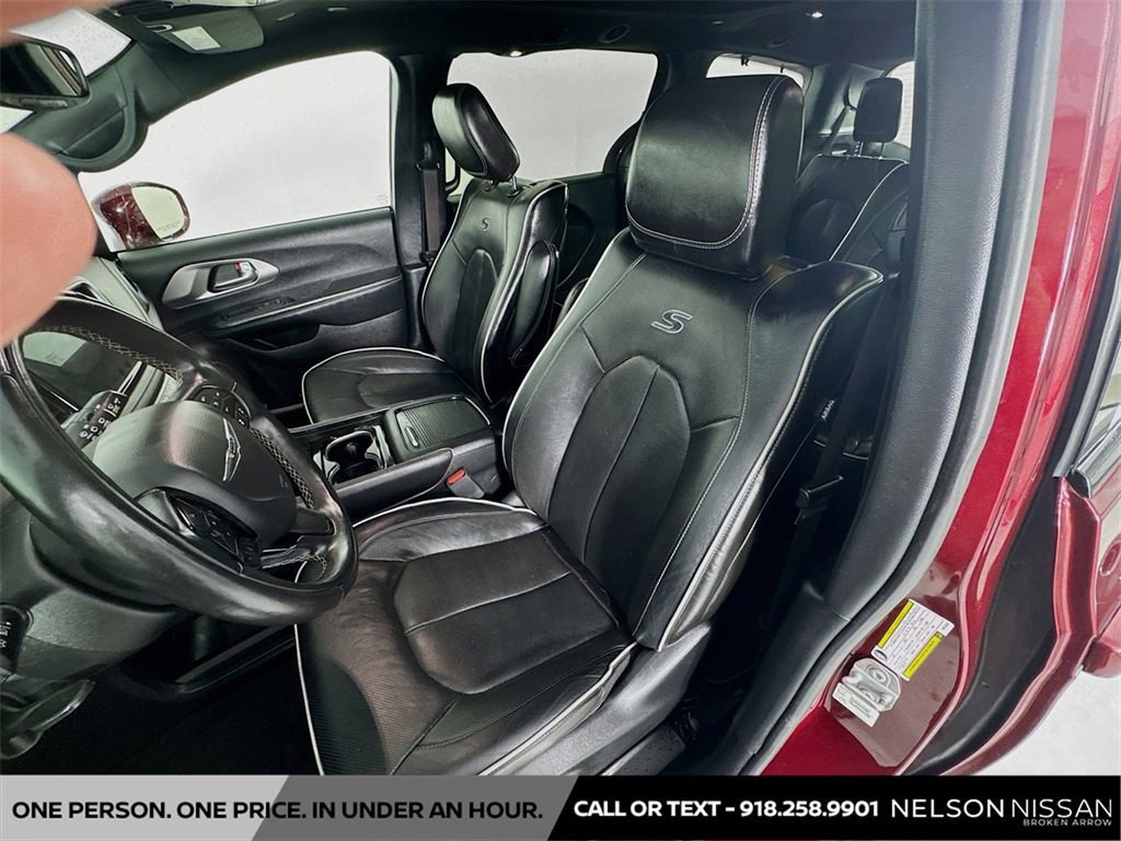 Used 2022 Chrysler Pacifica Limited w/ Uconnect Theater Family Group image 22