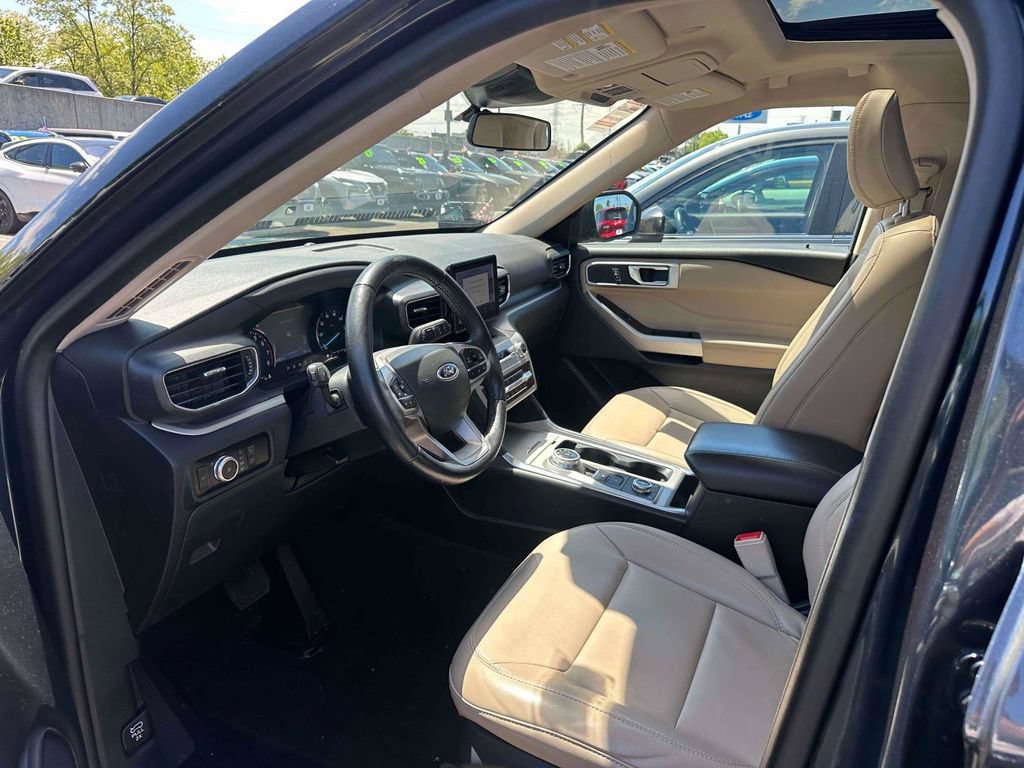 Used 2022 Ford Explorer XLT w/ Equipment Group 202A AWD/4WD image 15