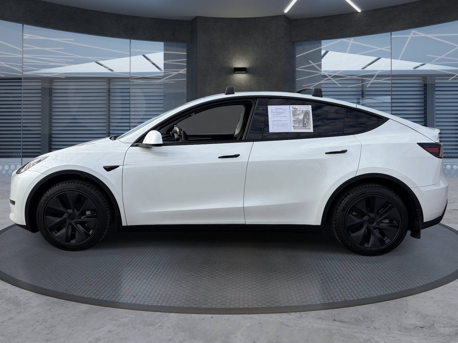 Used 2025 Tesla Model Y Long Range RWD image 3