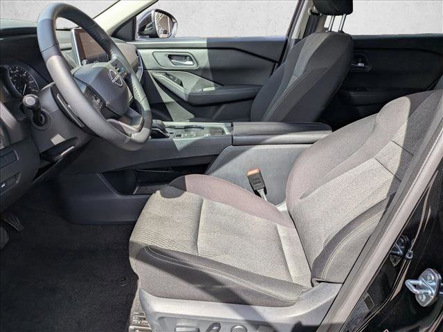 Used 2025 Nissan Rogue SV image 14