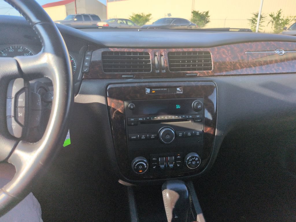 Used 2013 Chevrolet Impala LTZ FWD image 17