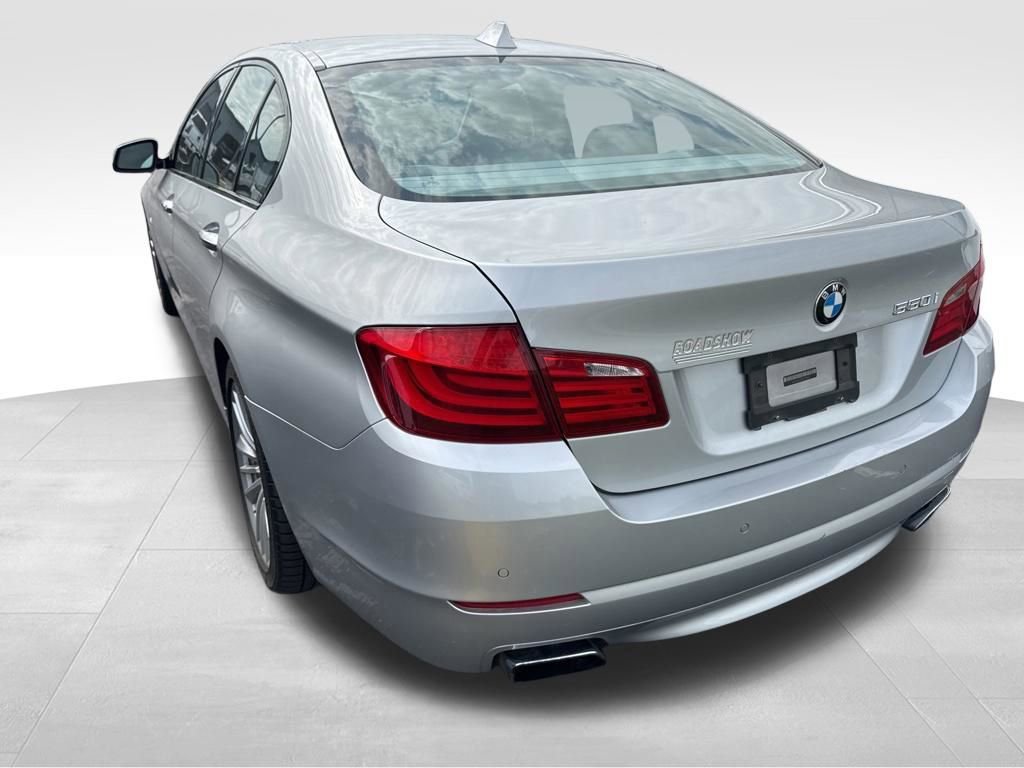 Used 2011 BMW 550i Sedan RWD image 2