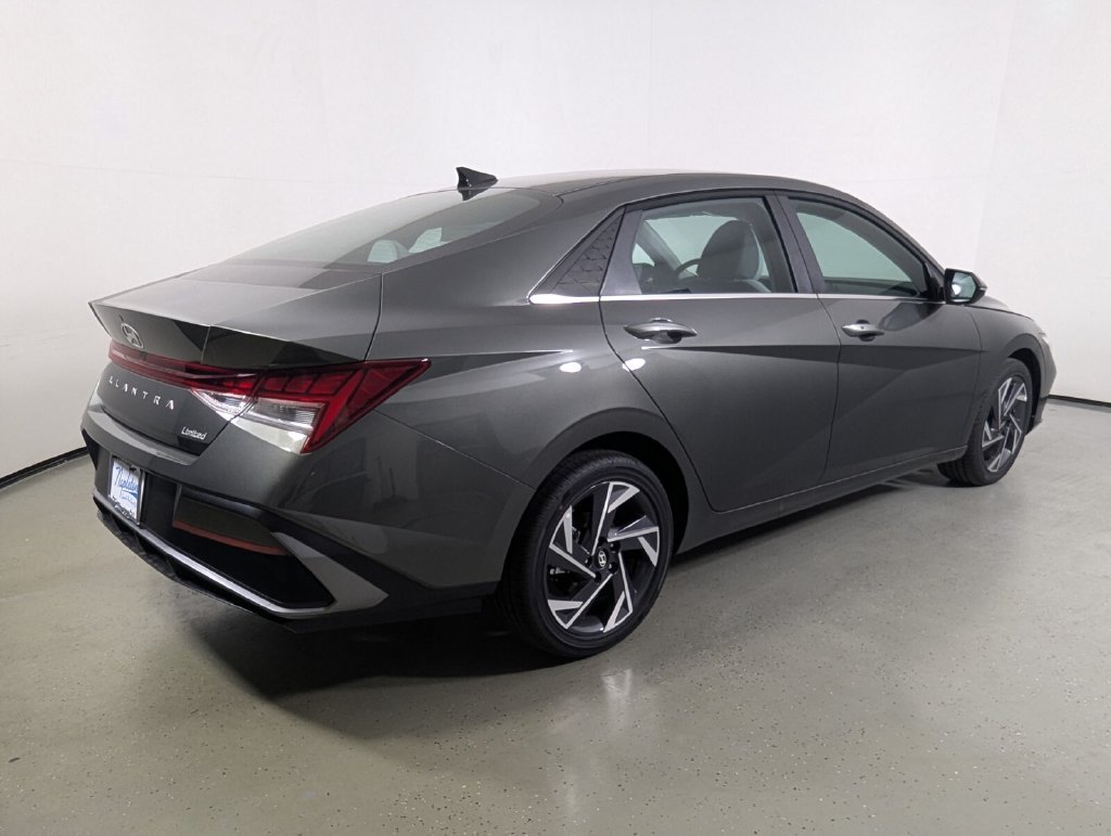 New 2026 Hyundai Elantra Limited FWD image 7