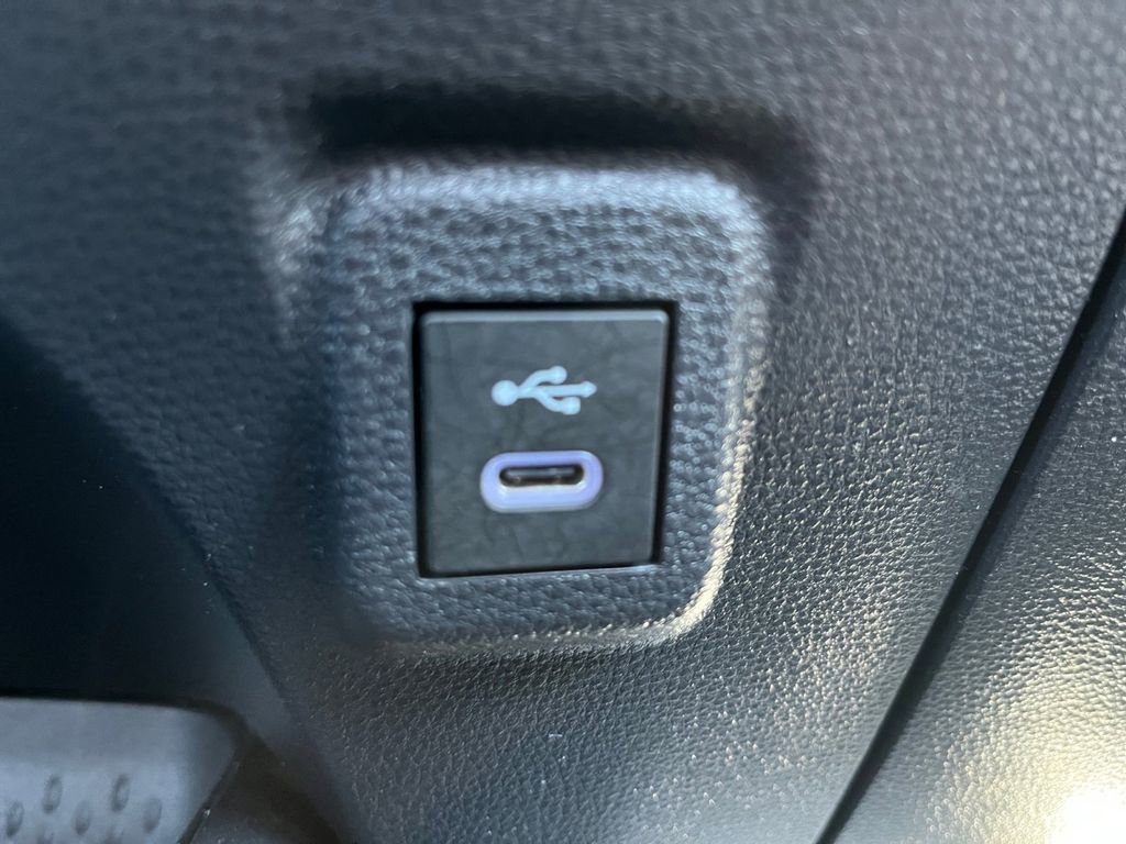 Used 2025 Toyota Corolla SE image 6