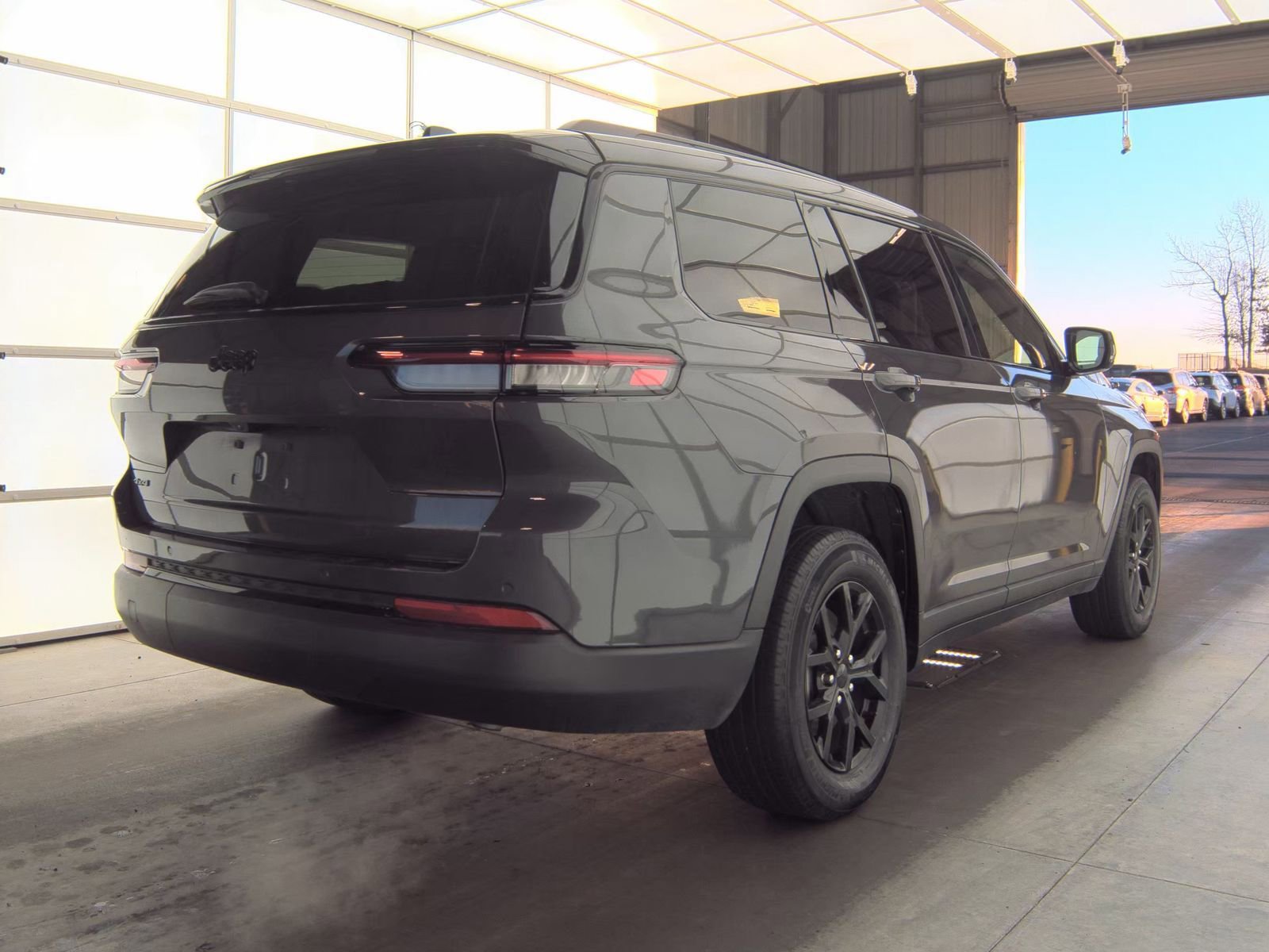 Used 2024 Jeep Grand Cherokee L Laredo image 7