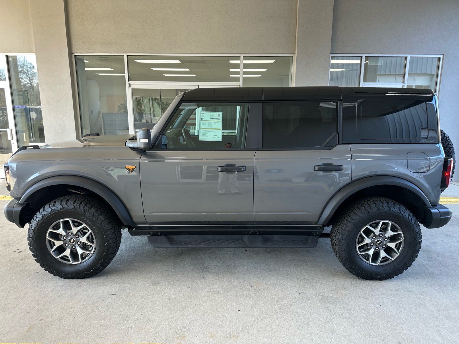 Certified 2025 Ford Bronco Badlands AWD/4WD image 4