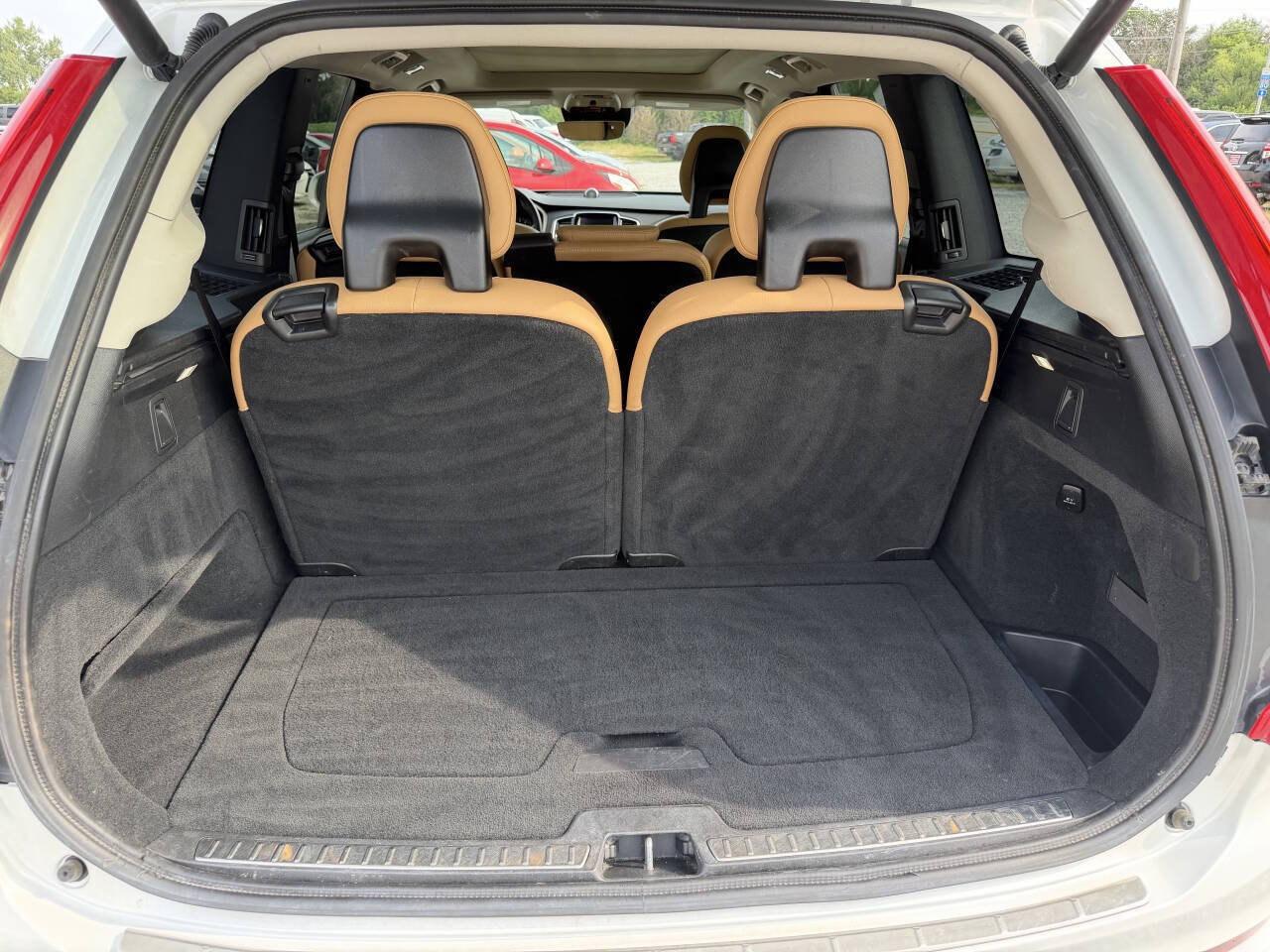 Used 2016 Volvo XC90 T6 Momentum w/ Momentum Plus Package AWD/4WD image 17