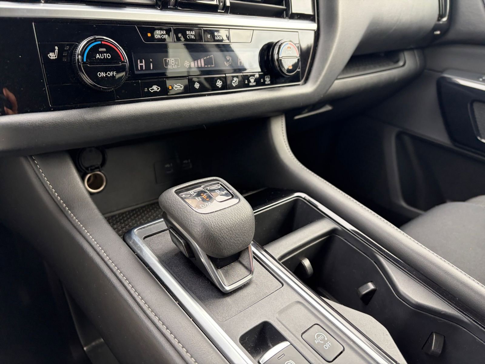 Used 2025 Nissan Pathfinder SV image 43