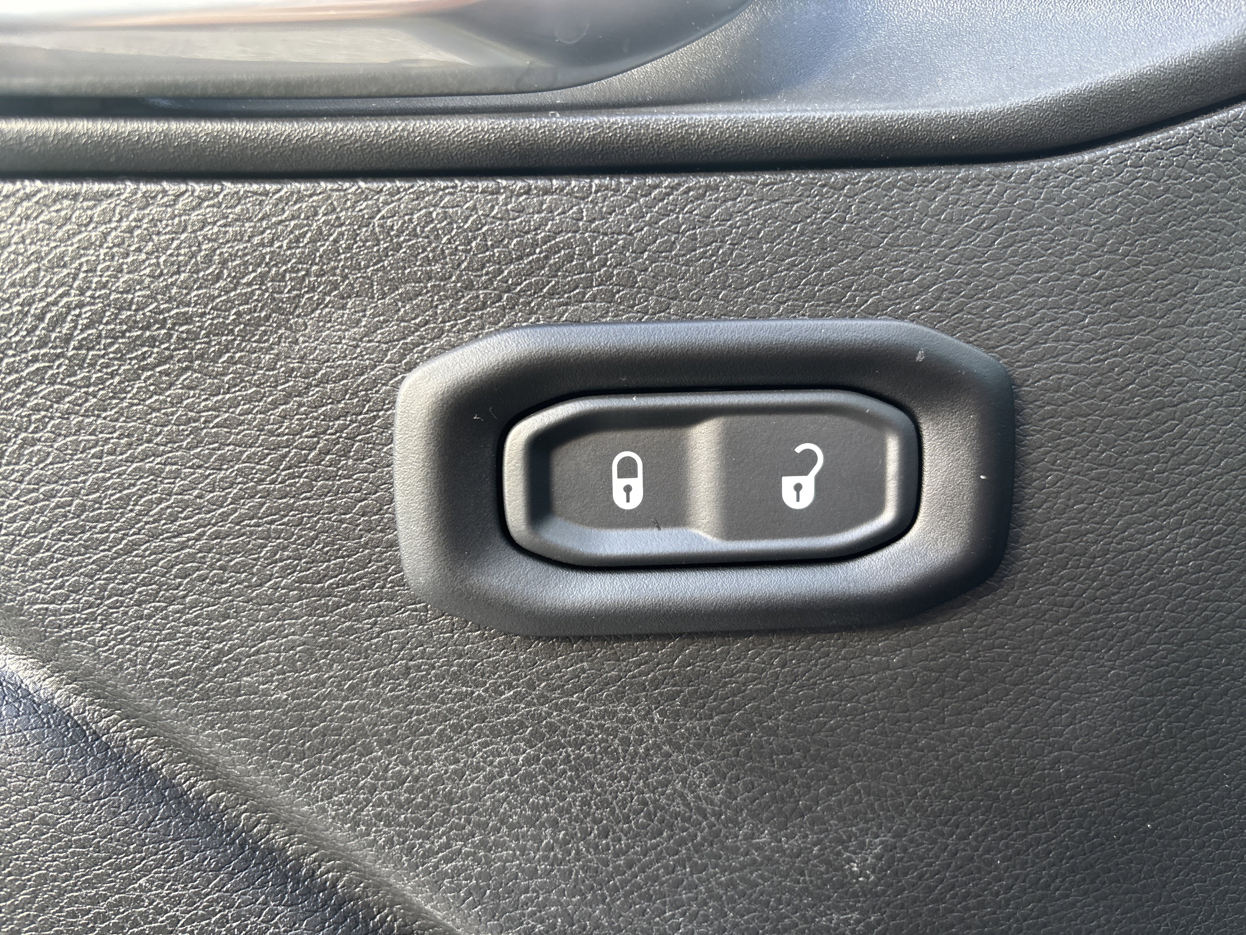 Used 2025 Jeep Wrangler Sport AWD/4WD image 21