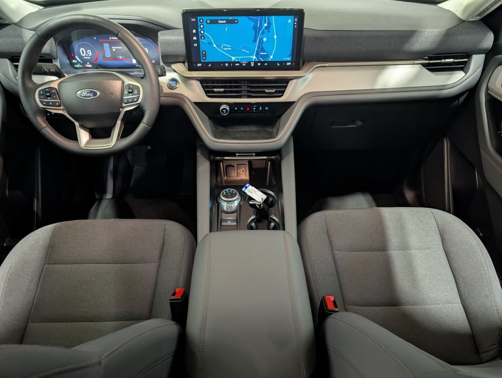 Used 2025 Ford Explorer Active AWD/4WD image 12