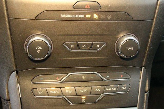 Used 2020 Ford Edge SE image 26