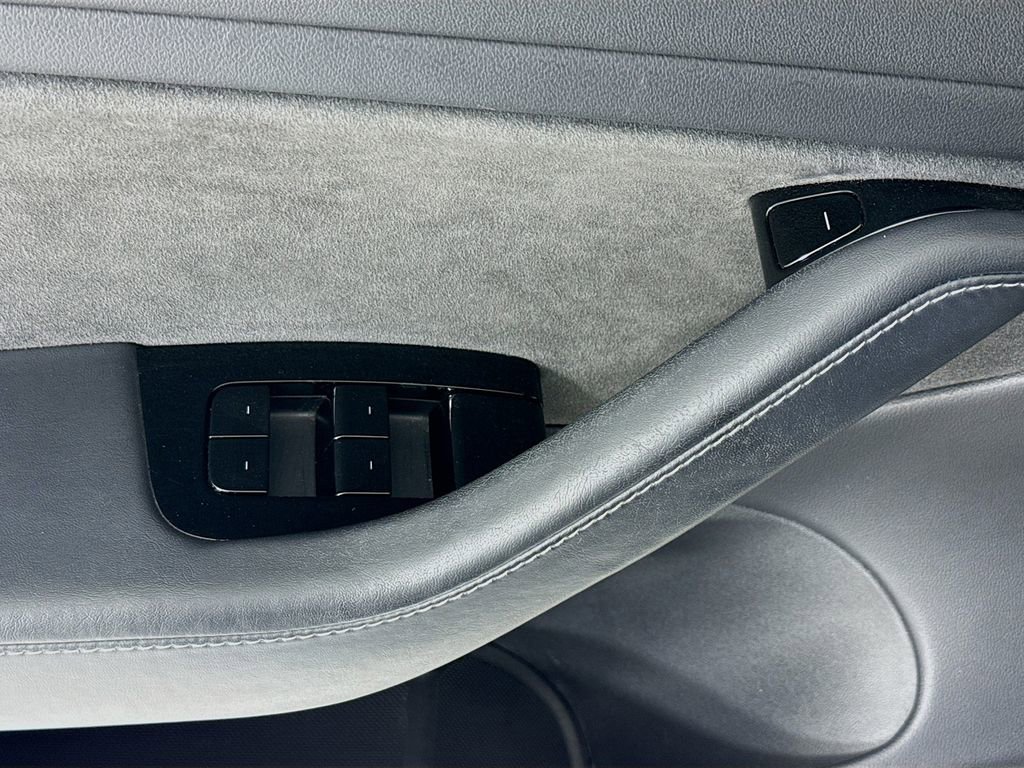 Used 2018 Tesla Model 3 image 11