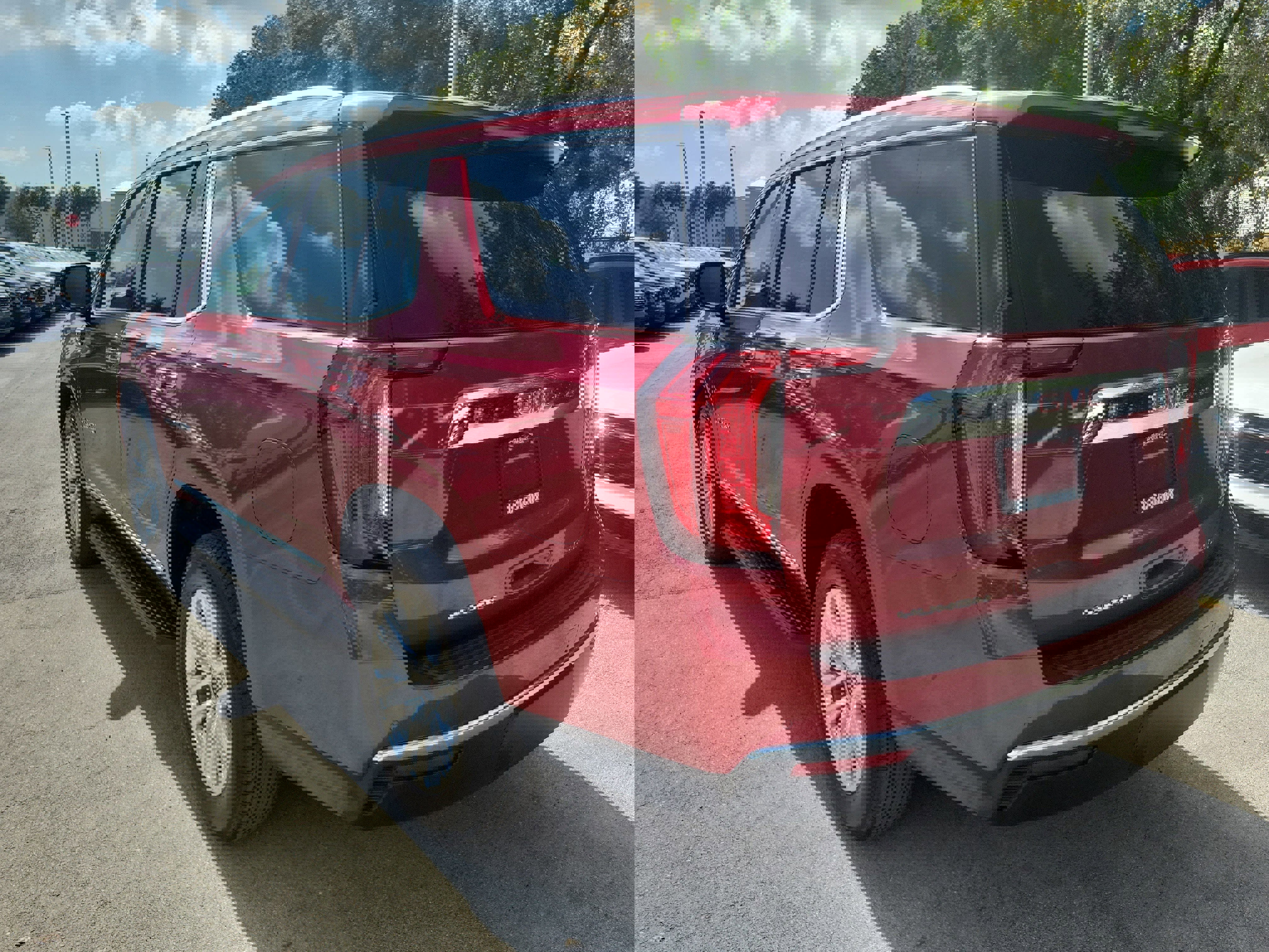 Used 2023 GMC Yukon SLT image 5