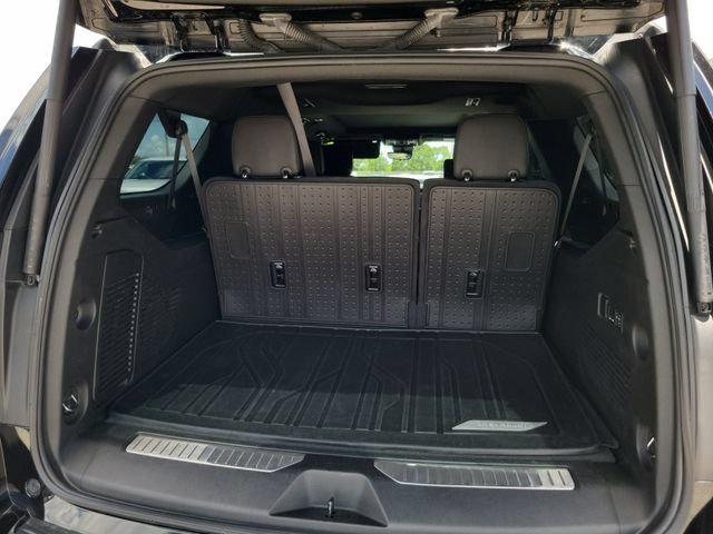 Used 2024 Chevrolet Suburban High Country w/ Advanced Technology Package AWD/4WD image 5