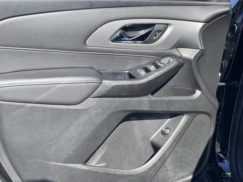 Used 2023 Chevrolet Traverse LT image 16