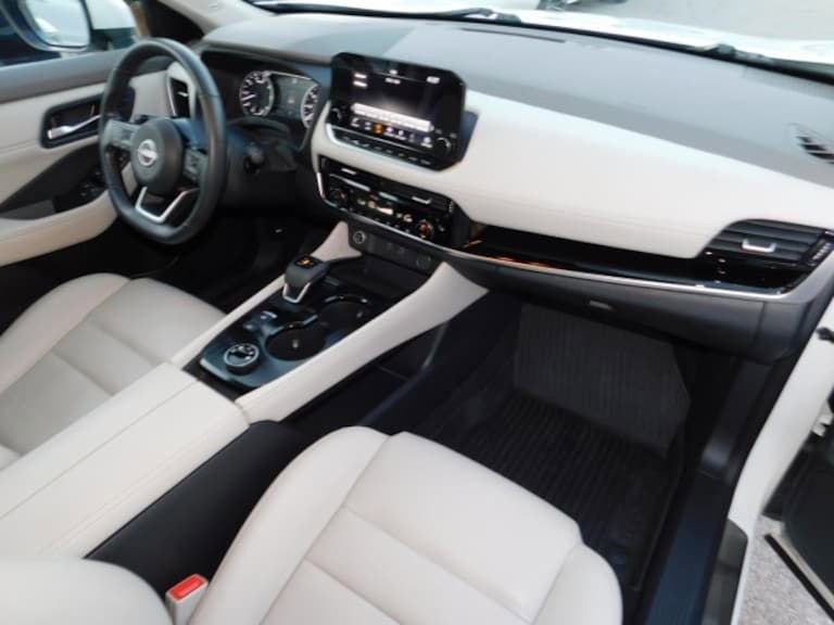 Used 2023 Nissan Rogue SL w/ SL Premium Package image 16