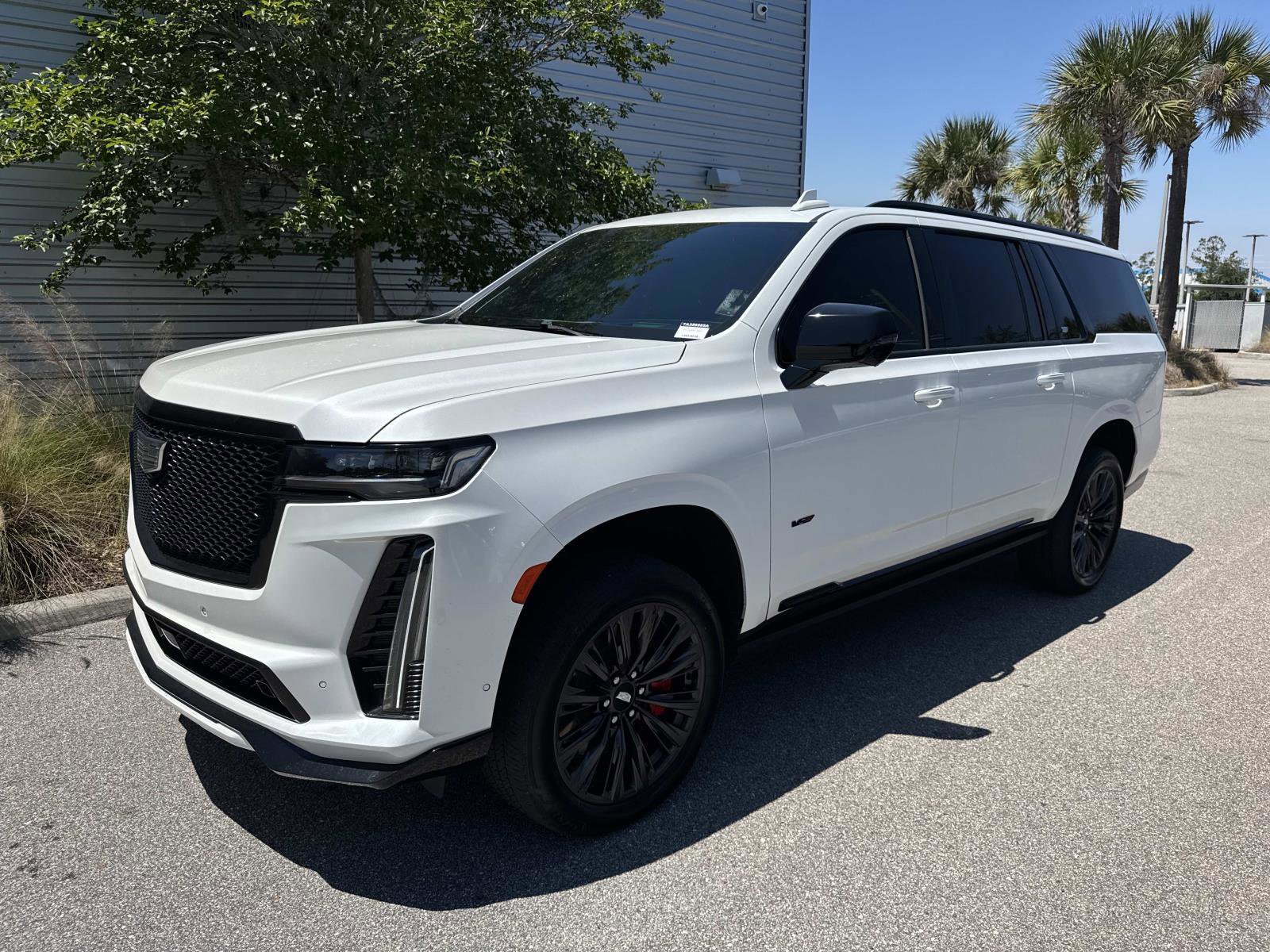 Used 2023 Cadillac Escalade ESV V AWD/4WD image 1