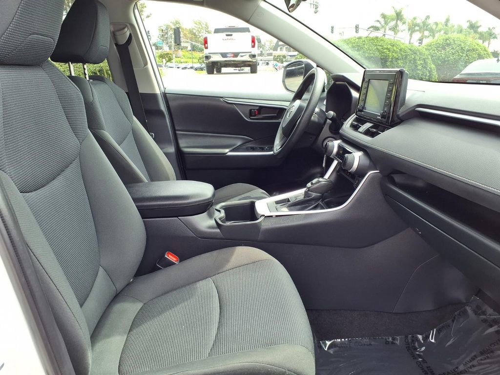 Used 2022 Toyota RAV4 LE image 10