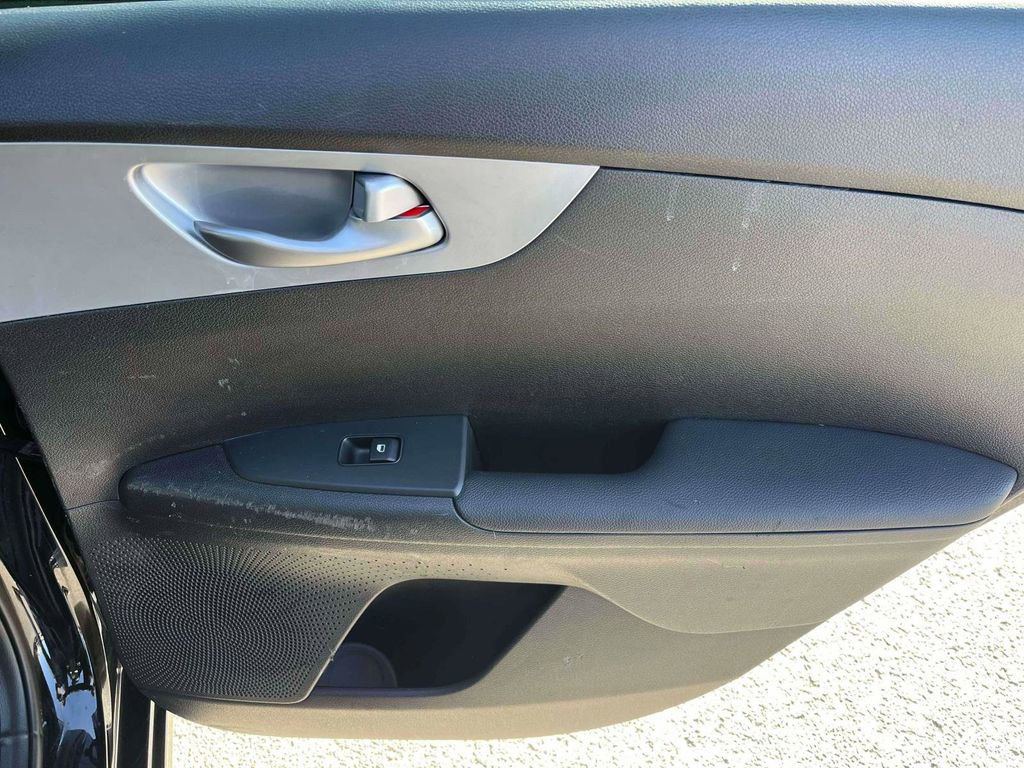 Used 2023 Kia Forte LXS w/ LXS Technology Package image 6