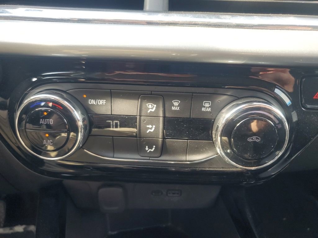 Used 2025 Chevrolet Trax LT FWD image 21