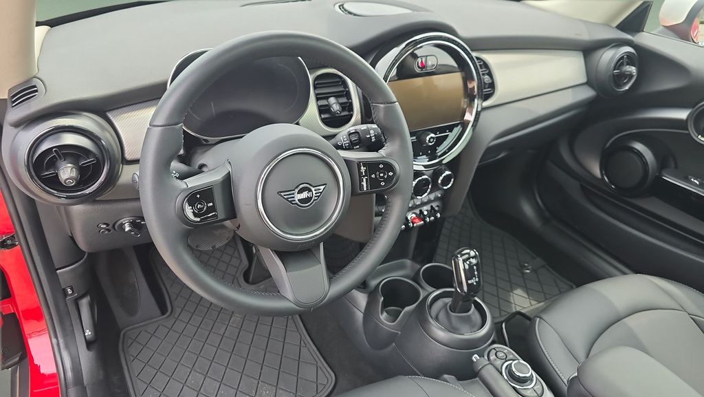 Used 2024 MINI Cooper 2-Door Hardtop FWD image 14