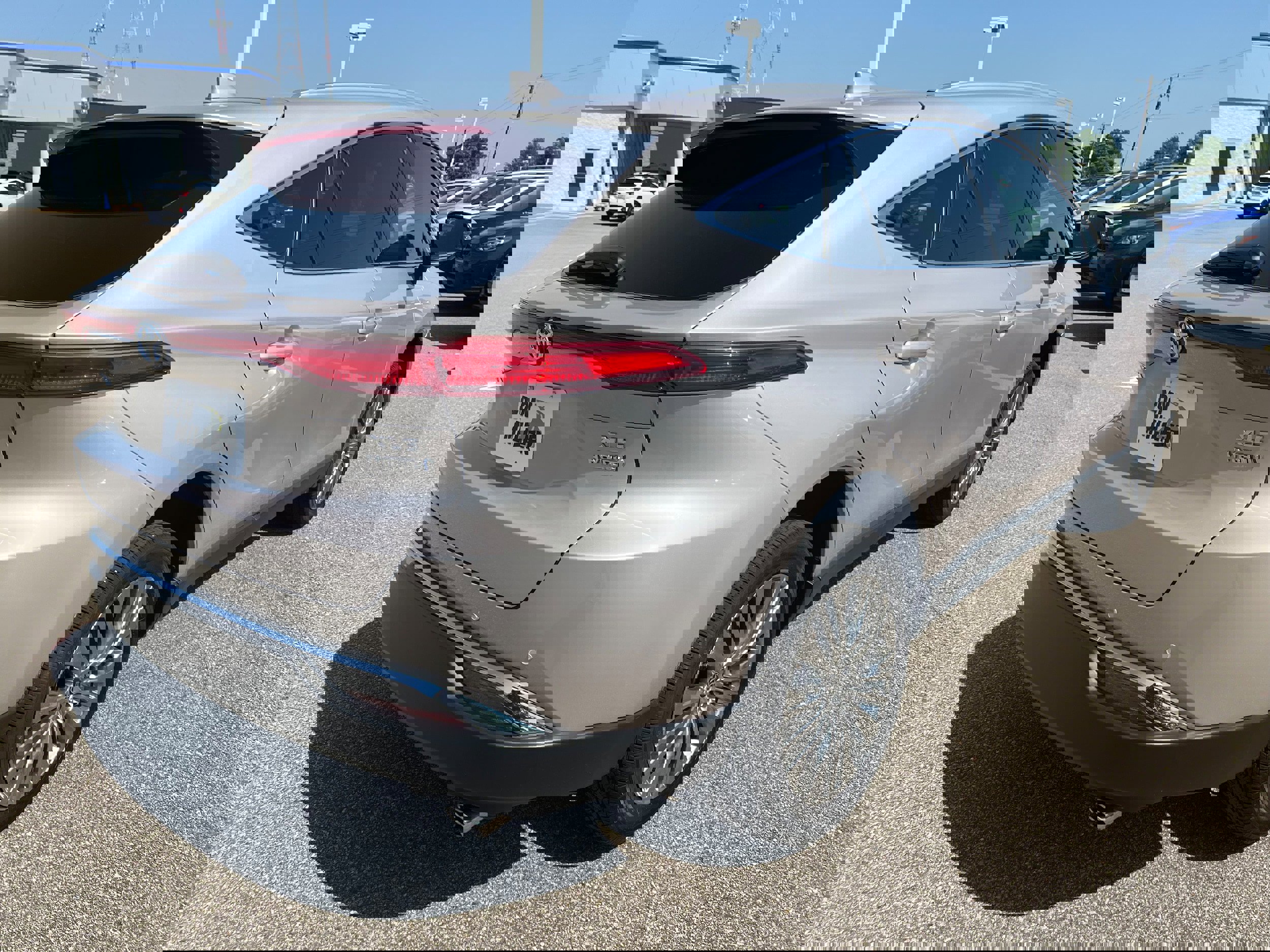 Used 2022 Toyota Venza image 7