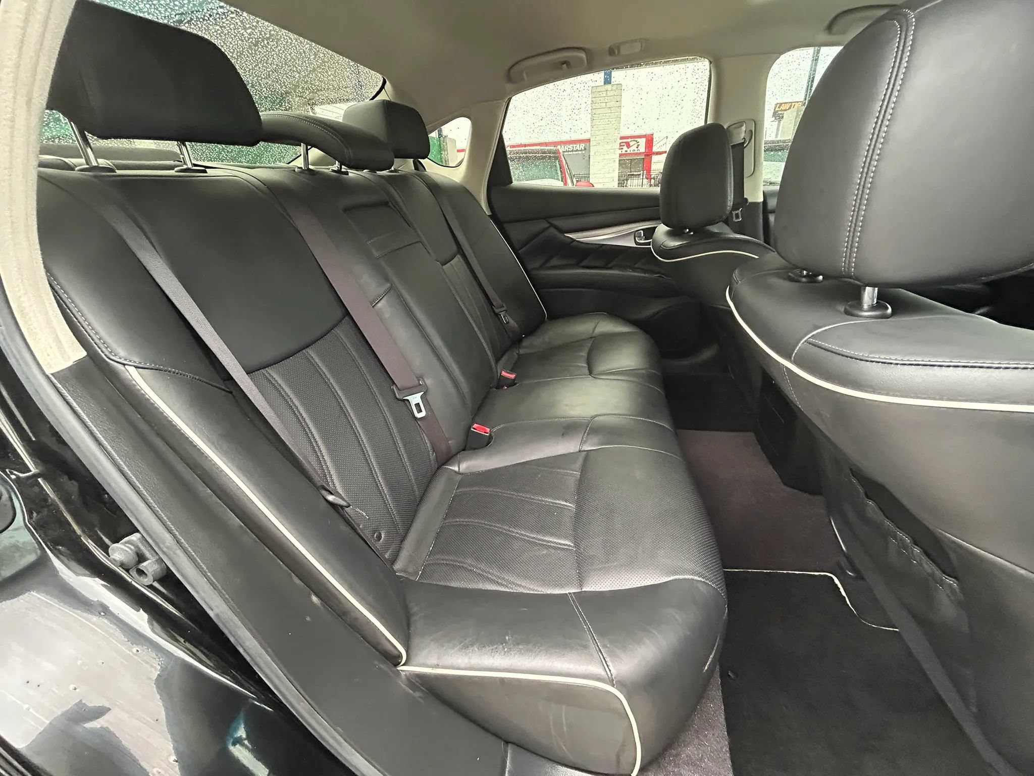 Used 2017 INFINITI Q70 3.7 AWD/4WD image 16
