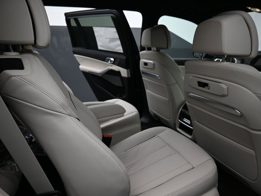 New 2026 BMW X7 xDrive40i w/ M Sport Package image 19
