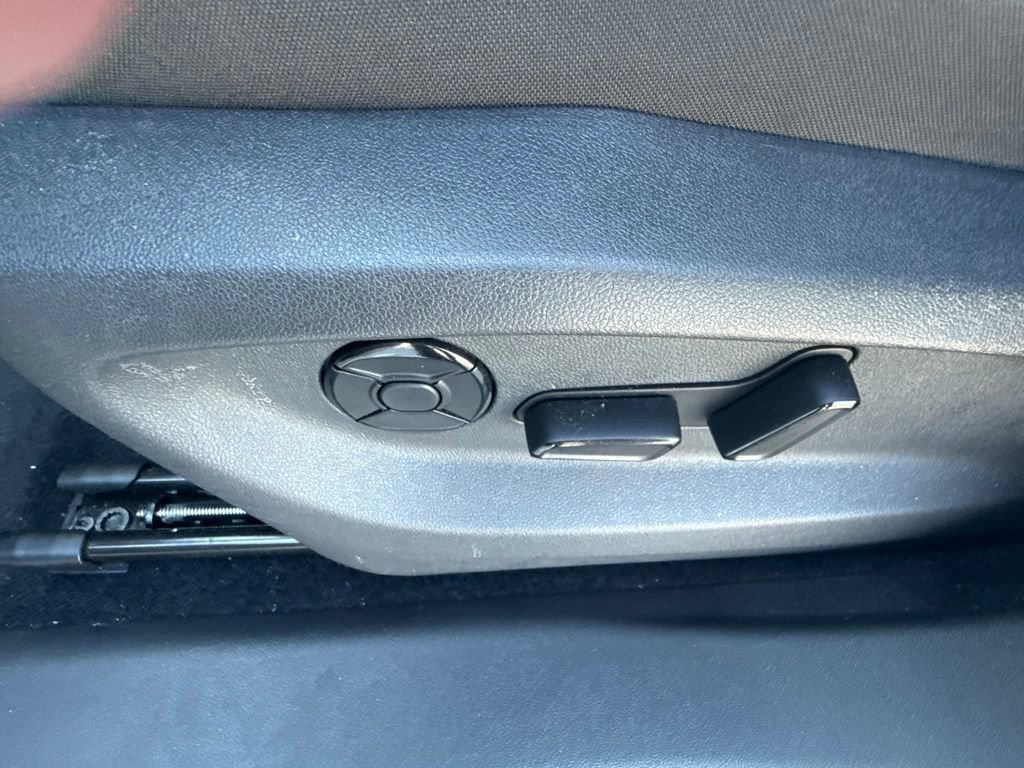 Certified 2025 Volkswagen Tiguan SE R-Line AWD/4WD image 19