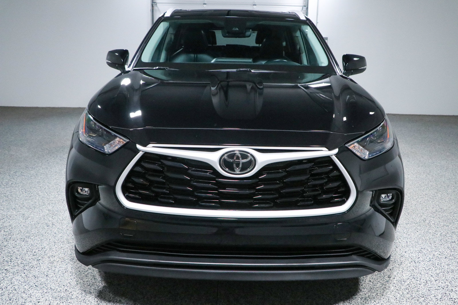 Used 2023 Toyota Highlander XLE AWD/4WD image 4