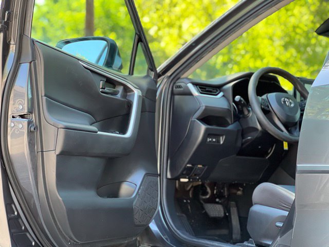 Used 2022 Toyota RAV4 LE FWD image 9